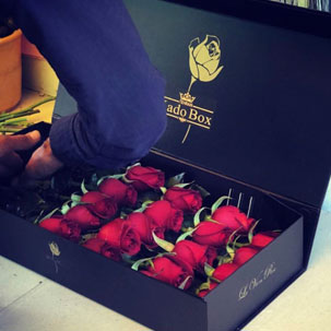 سفارش جعبه گل به صورت آنلاین .باکس یا همان جعبه گل رز هلندی خوابیده